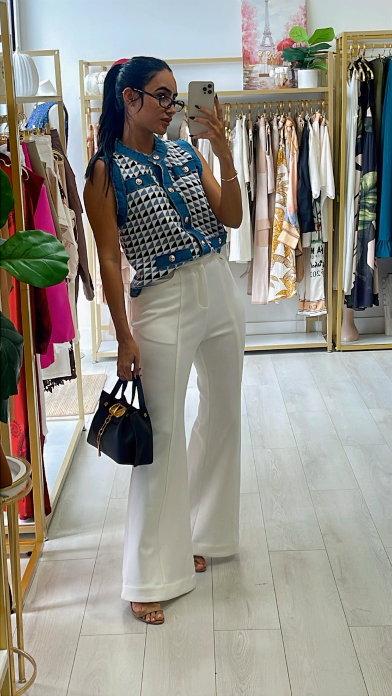 Dunia Vest